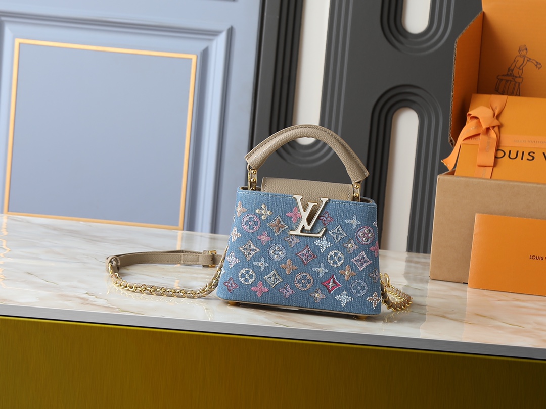Louis Vuitton LV Classic Handbag Premium Canvas Crossbody Strap Weekend Getaway Fashion Accessory